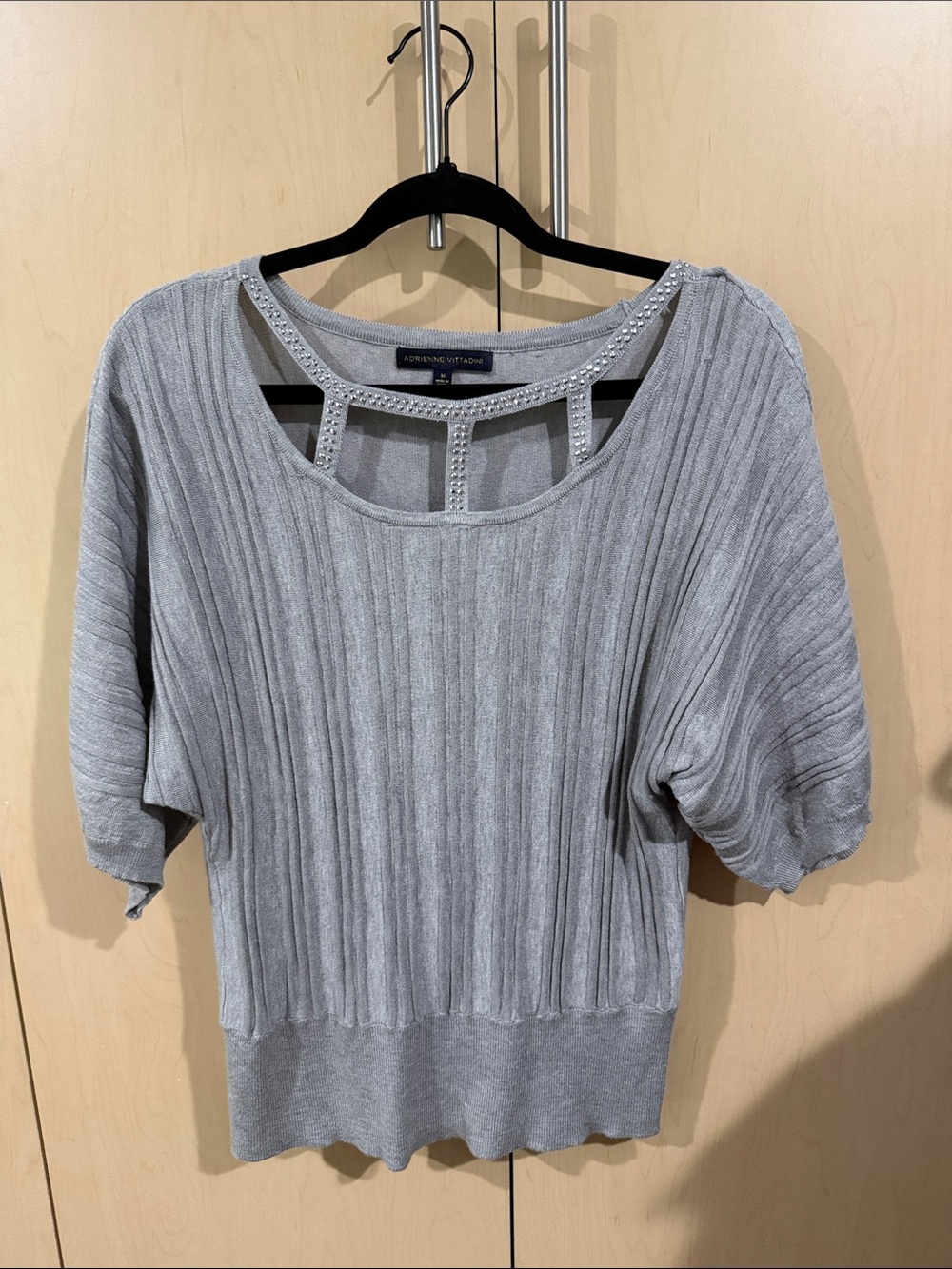 Adrienne Vittadini Light Gray Ribbed Short-Sleeve Knit Top with Open Back Detail